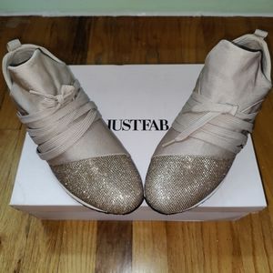 JustFab Velinda Sneaker - Lt Grey